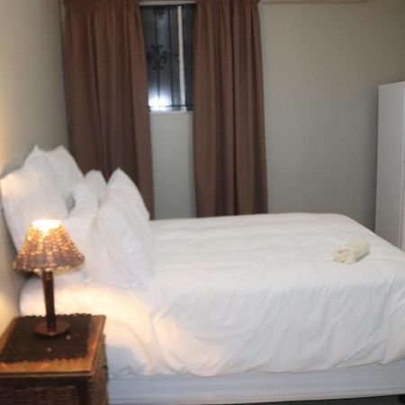 Tlelakufuma Guest House Johannesburg Dış mekan fotoğraf