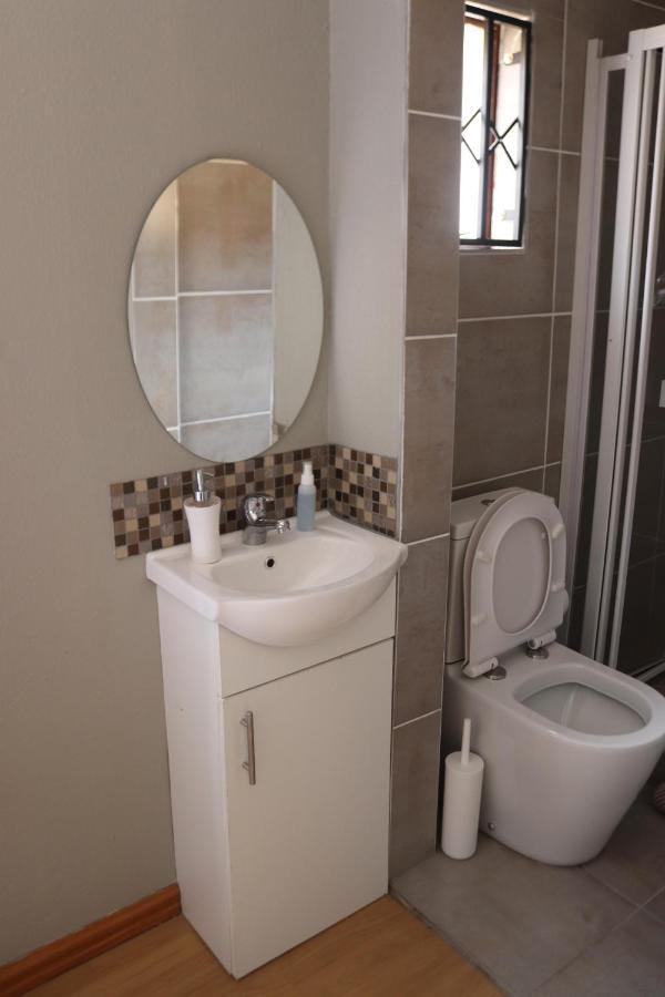 Tlelakufuma Guest House Johannesburg Dış mekan fotoğraf