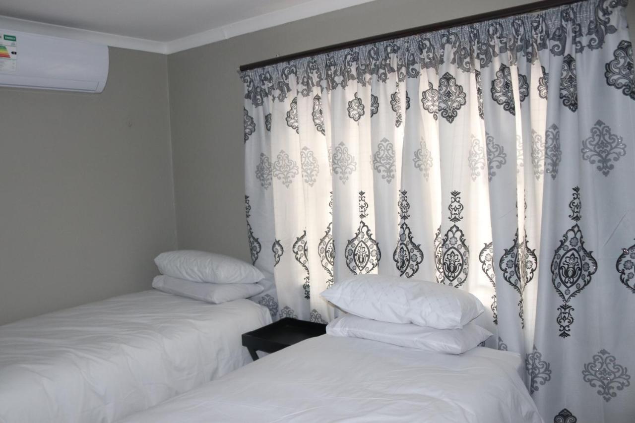 Tlelakufuma Guest House Johannesburg Dış mekan fotoğraf