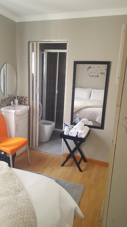 Tlelakufuma Guest House Johannesburg Dış mekan fotoğraf