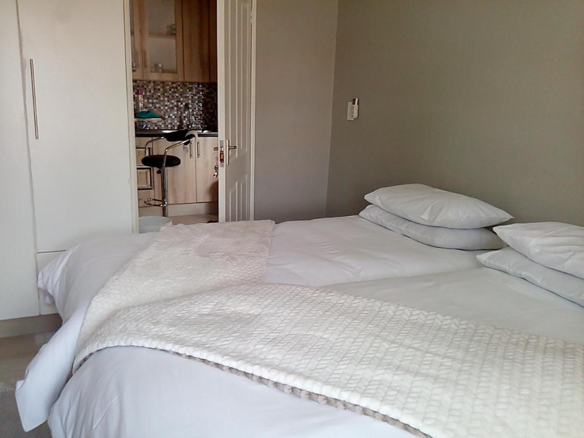 Tlelakufuma Guest House Johannesburg Dış mekan fotoğraf